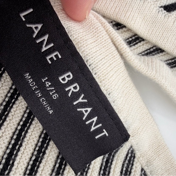 Lane Bryant Black and White V Neck Striped Short Sleeve Sweater Plus Size - Picture 4 of 7